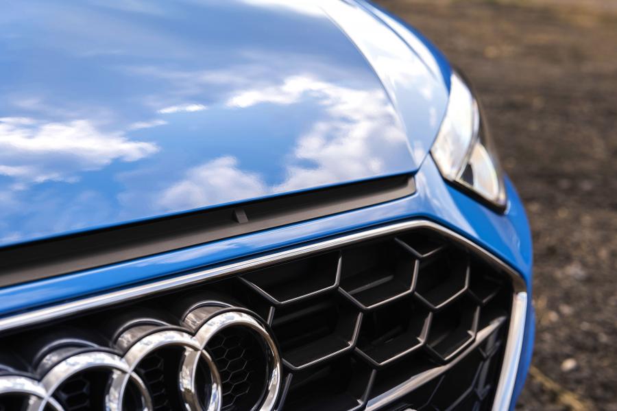 Детали экстерьера Audi A4 40 TFSI S-Line (B9) 2019 года  (UK) (фото 5 из 31)